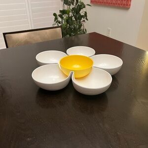 Elegant White and Yellow melamine Flower-Shaped Serving platter